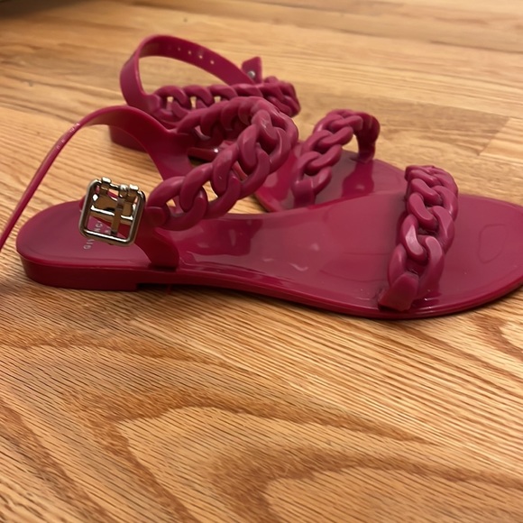Hot pink Givenchy jellies - Picture 4 of 5